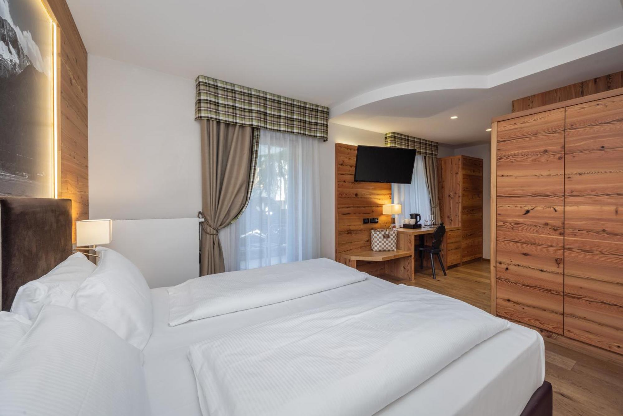 Hotel Ravelli Luxury Spa Mezzana  Exteriör bild