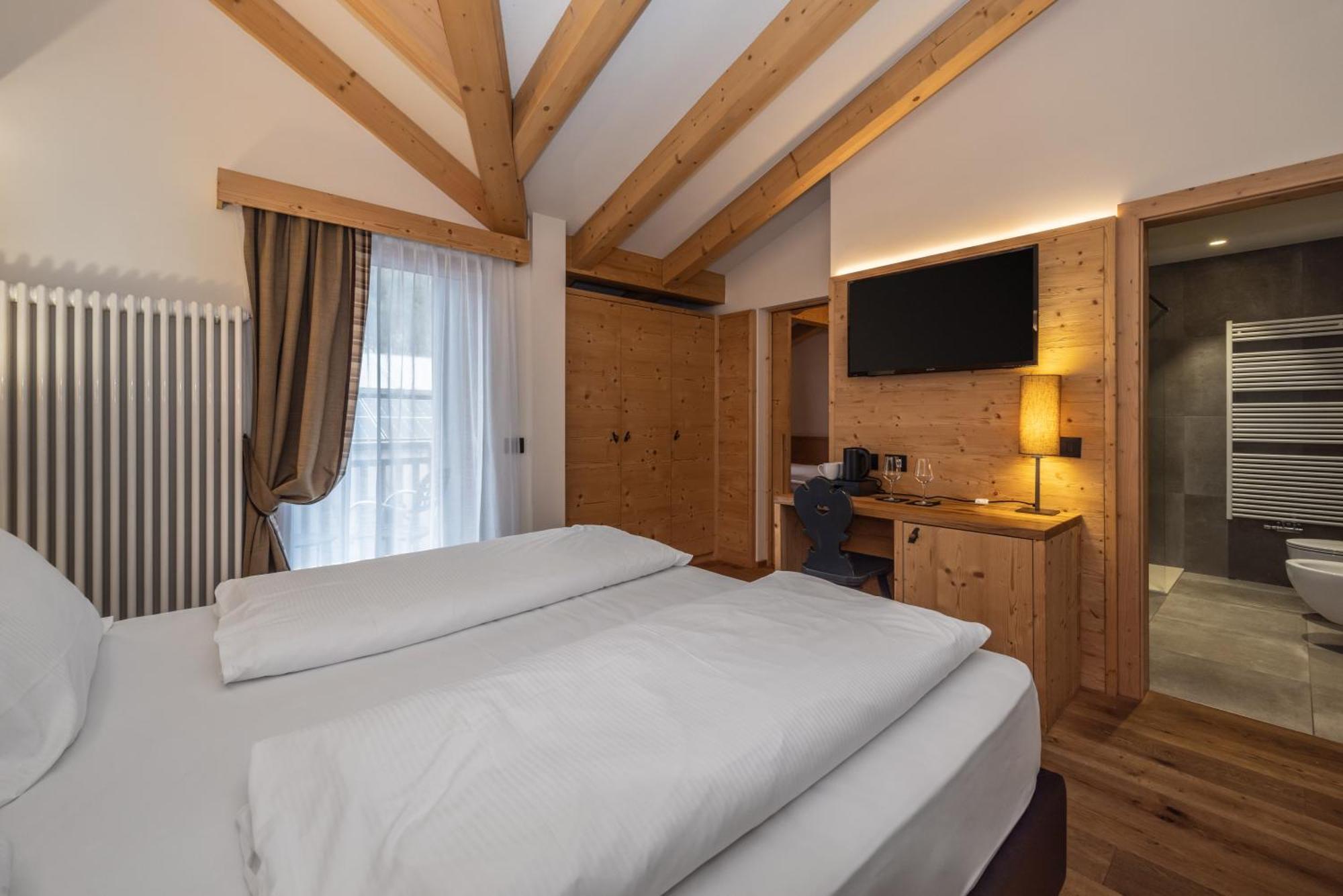 Hotel Ravelli Luxury Spa Mezzana  Exteriör bild
