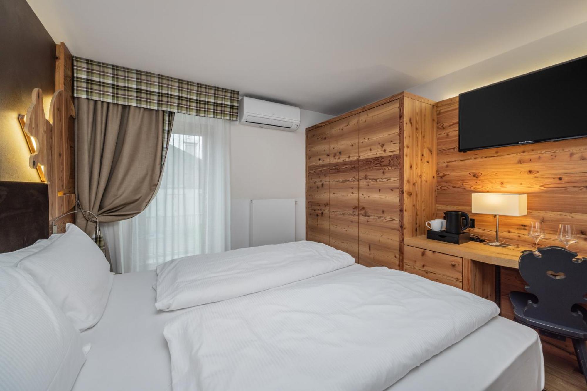 Hotel Ravelli Luxury Spa Mezzana  Exteriör bild