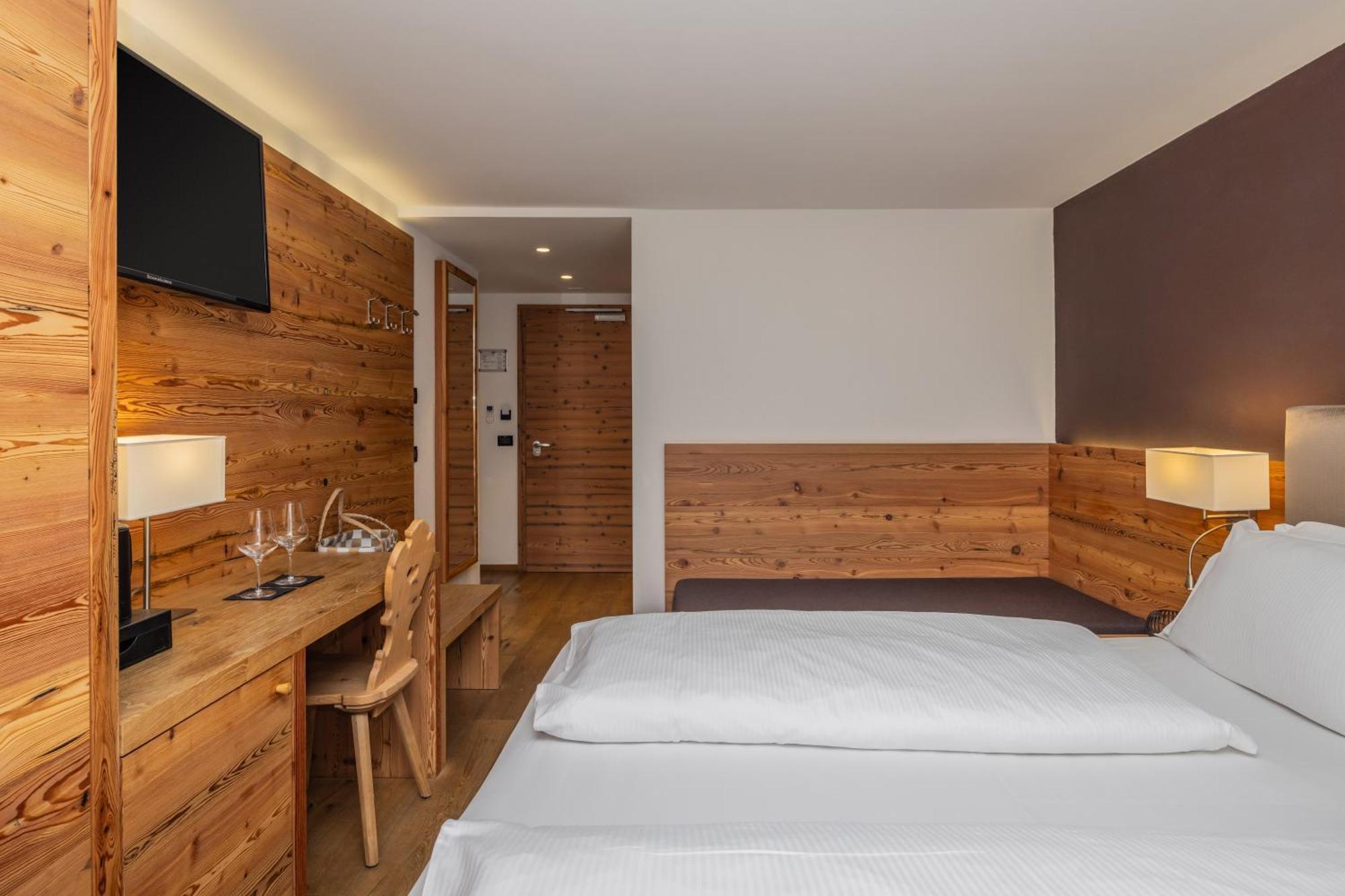 Hotel Ravelli Luxury Spa Mezzana  Exteriör bild