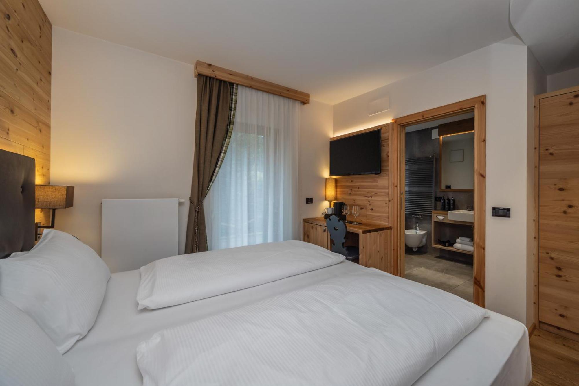 Hotel Ravelli Luxury Spa Mezzana  Exteriör bild