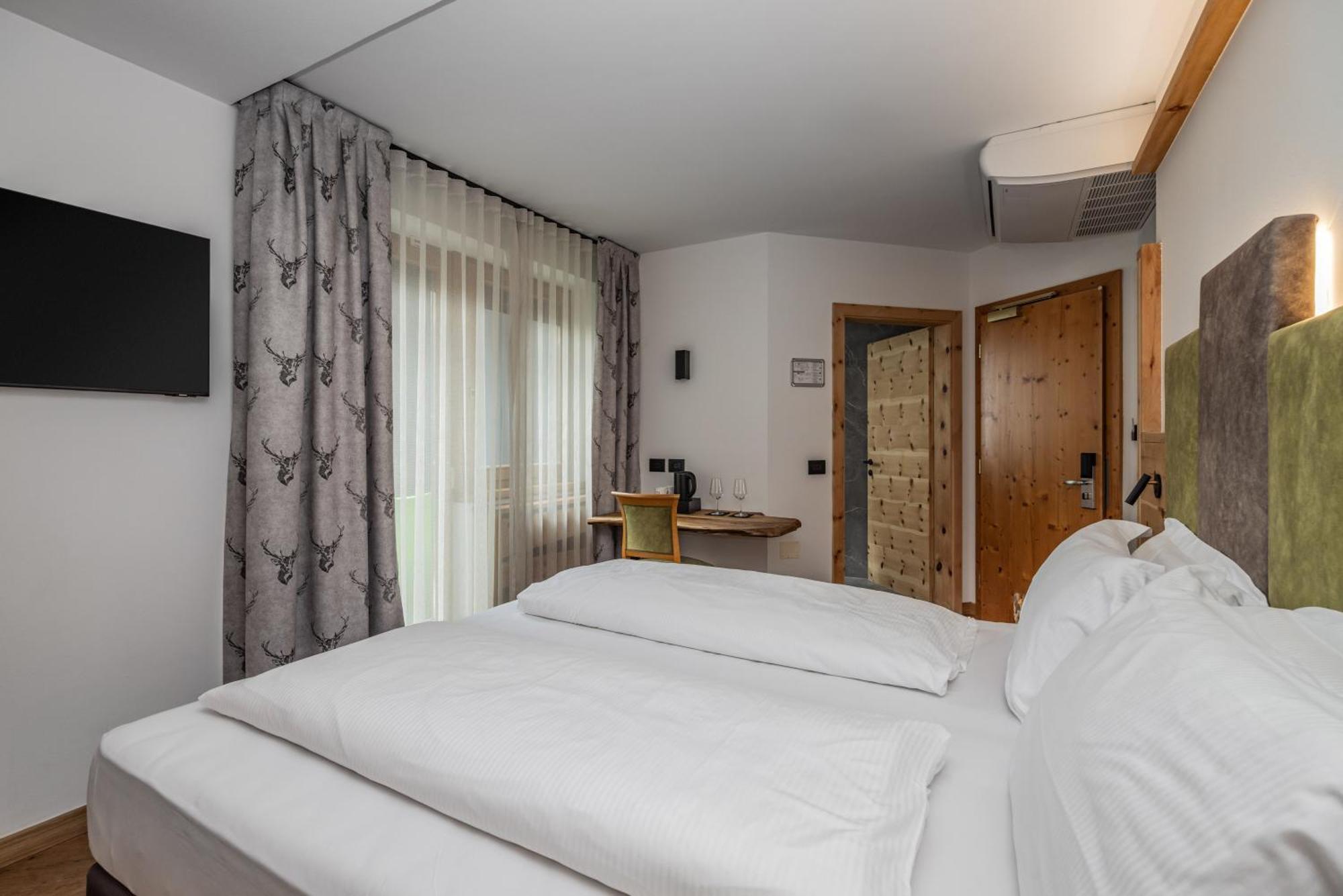 Hotel Ravelli Luxury Spa Mezzana  Exteriör bild