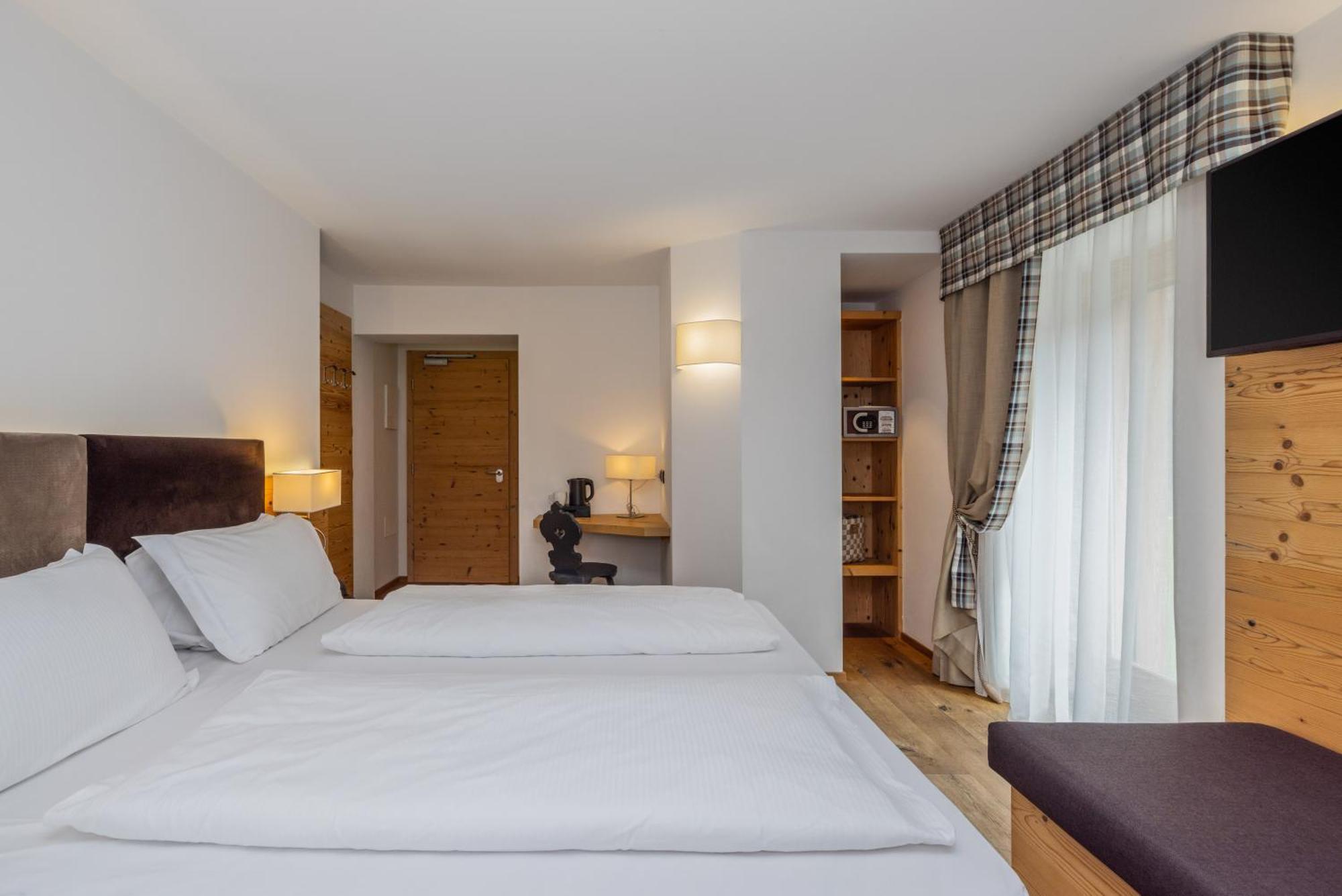Hotel Ravelli Luxury Spa Mezzana  Exteriör bild