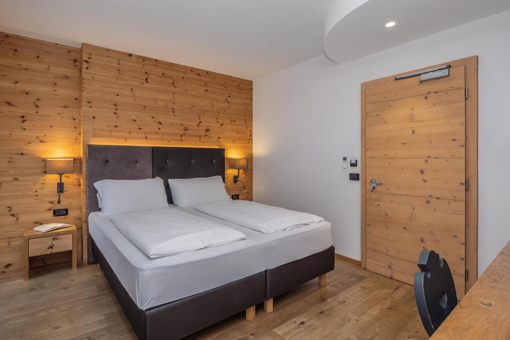 Hotel Ravelli Luxury Spa Mezzana  Exteriör bild