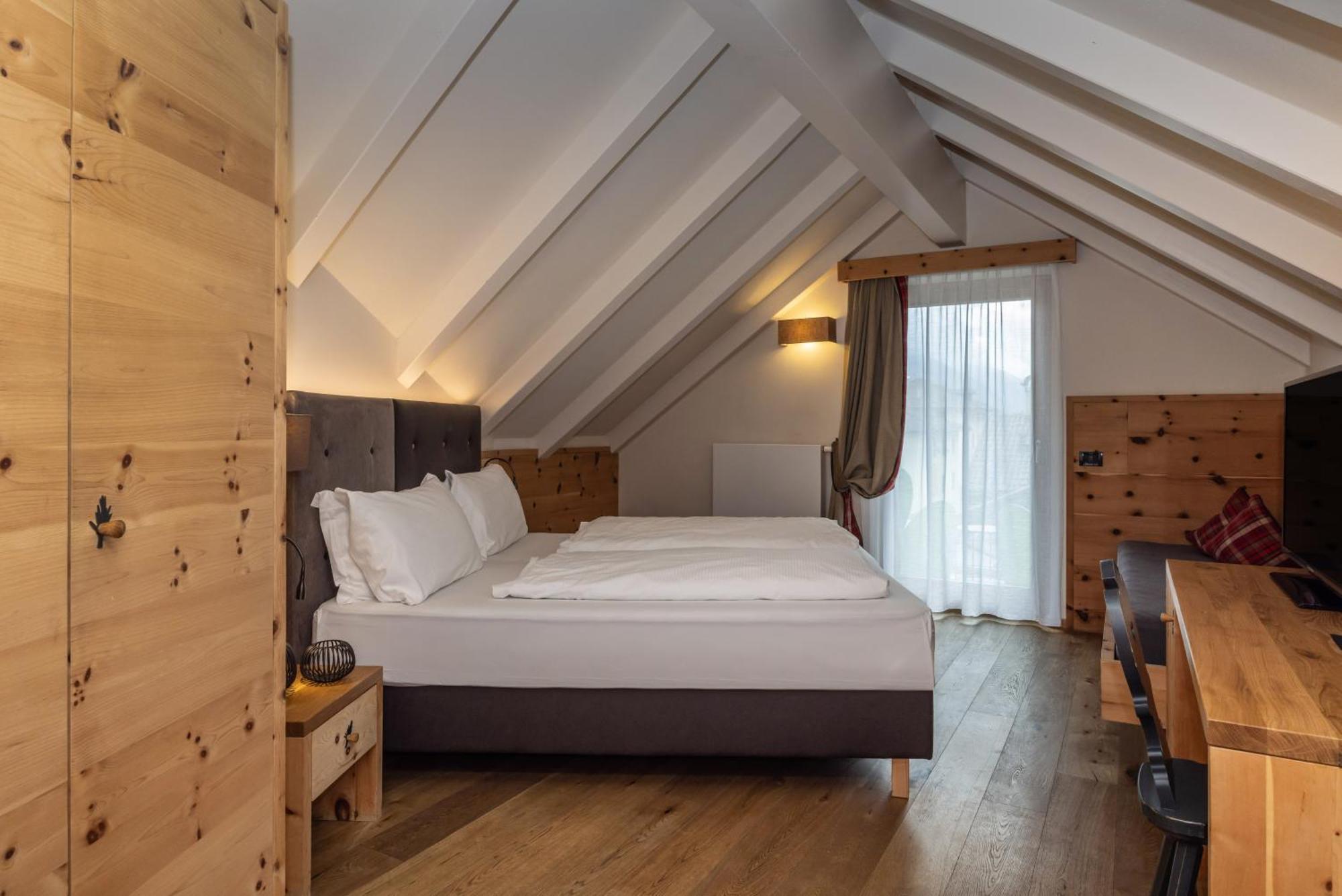 Hotel Ravelli Luxury Spa Mezzana  Exteriör bild
