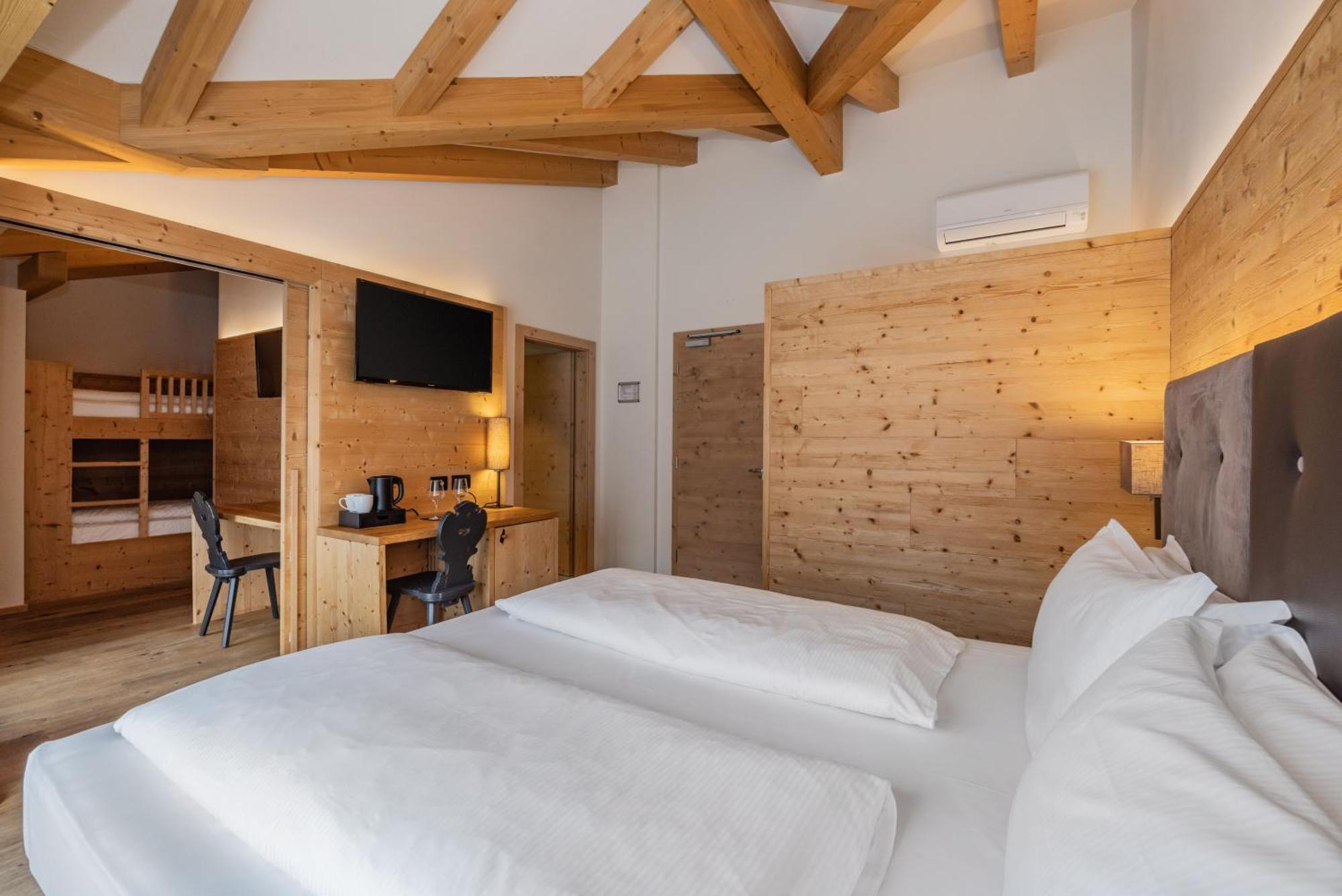 Hotel Ravelli Luxury Spa Mezzana  Exteriör bild