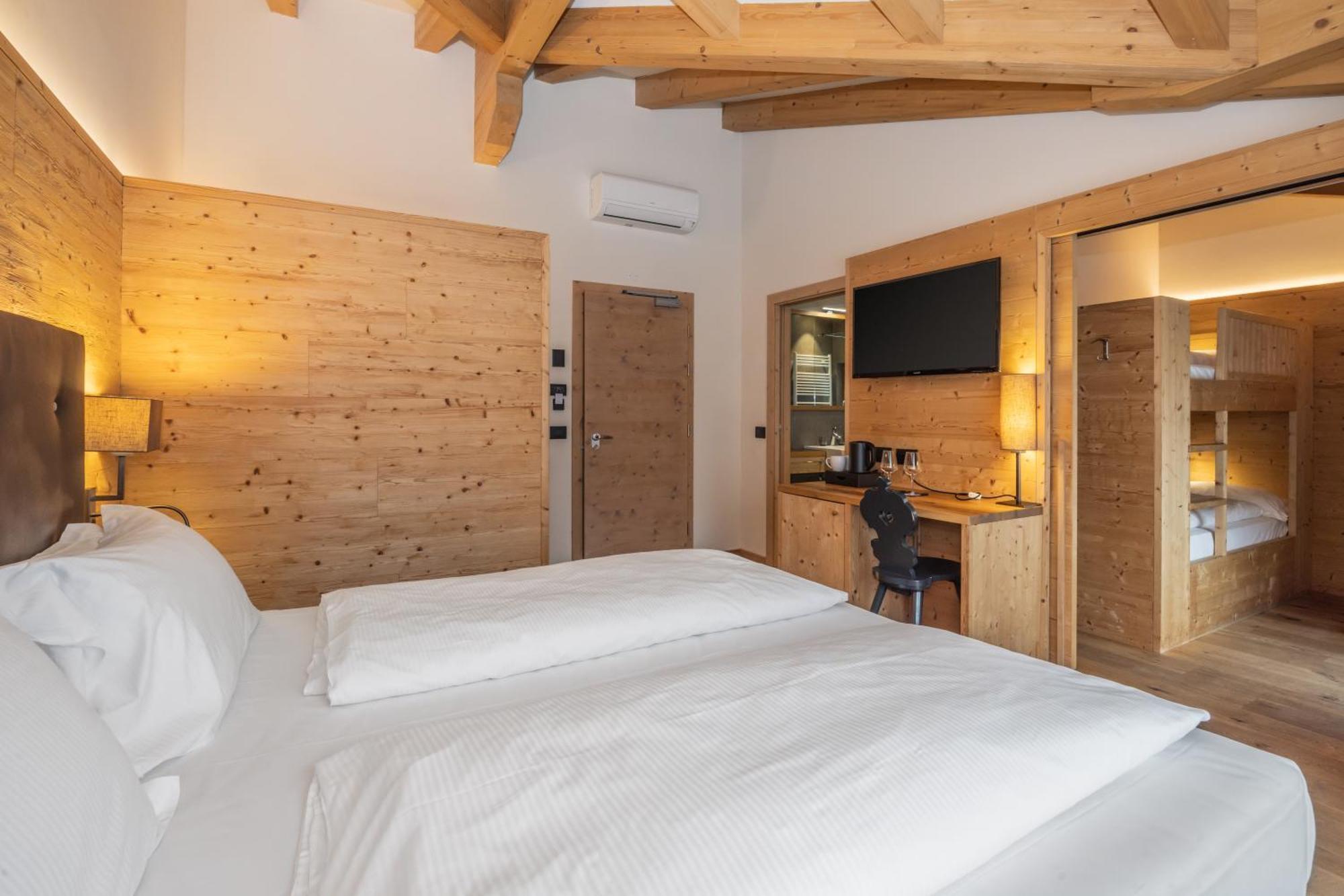 Hotel Ravelli Luxury Spa Mezzana  Exteriör bild