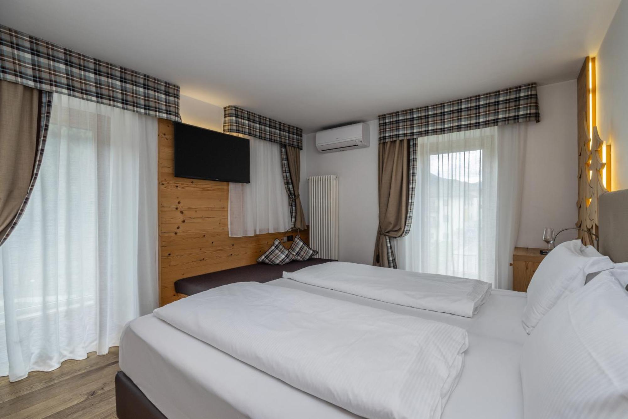 Hotel Ravelli Luxury Spa Mezzana  Exteriör bild