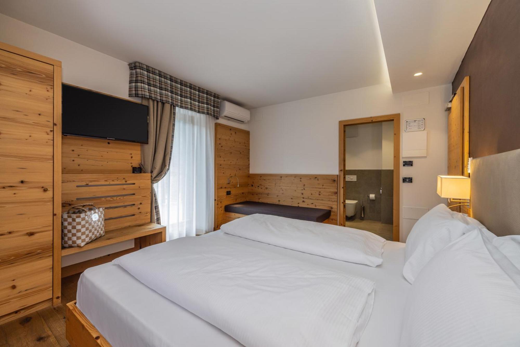 Hotel Ravelli Luxury Spa Mezzana  Exteriör bild