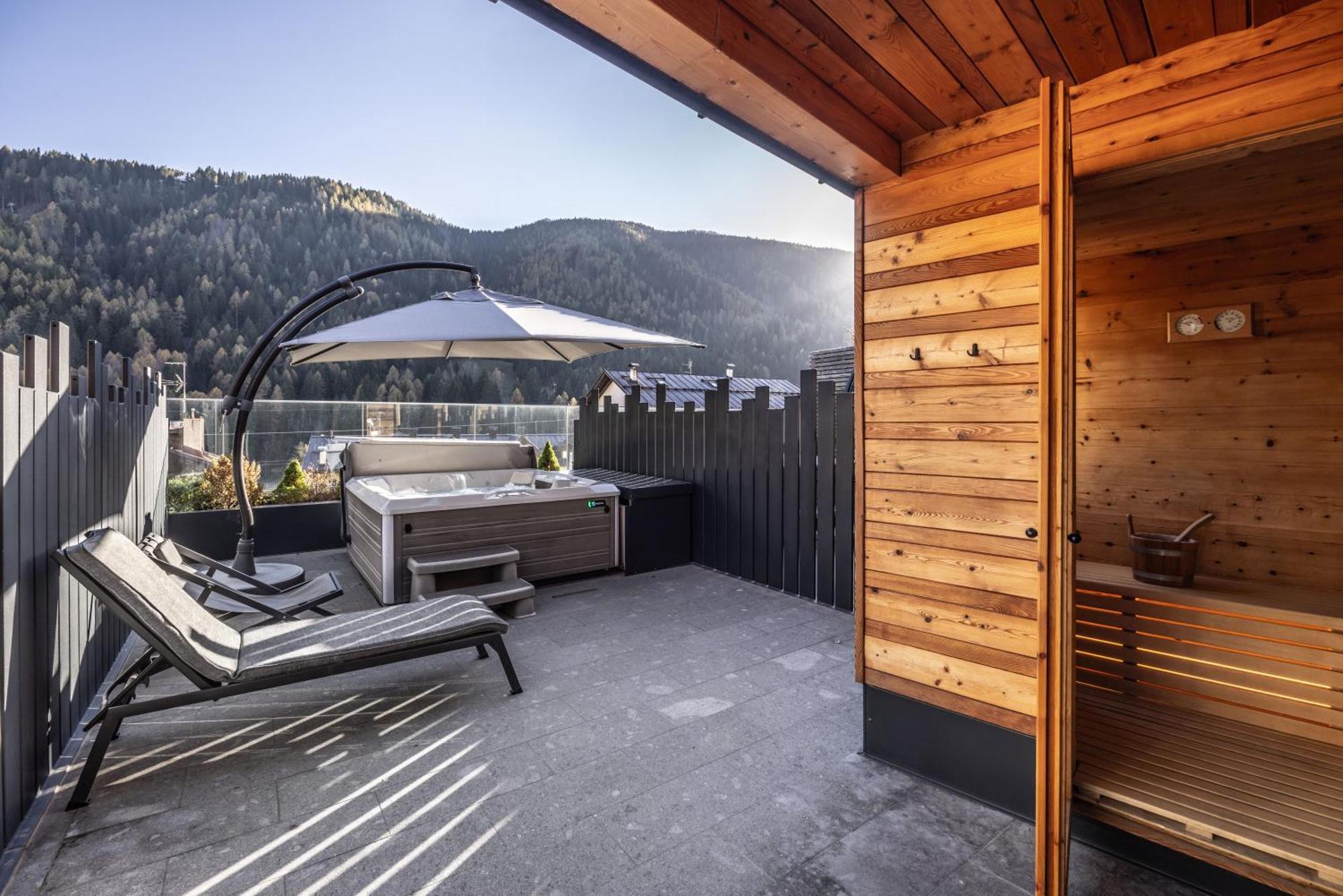 Hotel Ravelli Luxury Spa Mezzana  Exteriör bild